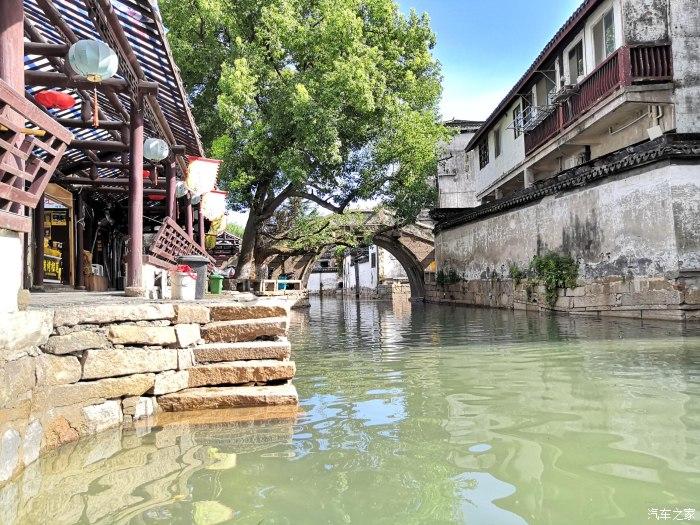 鲜奶运输车找不同